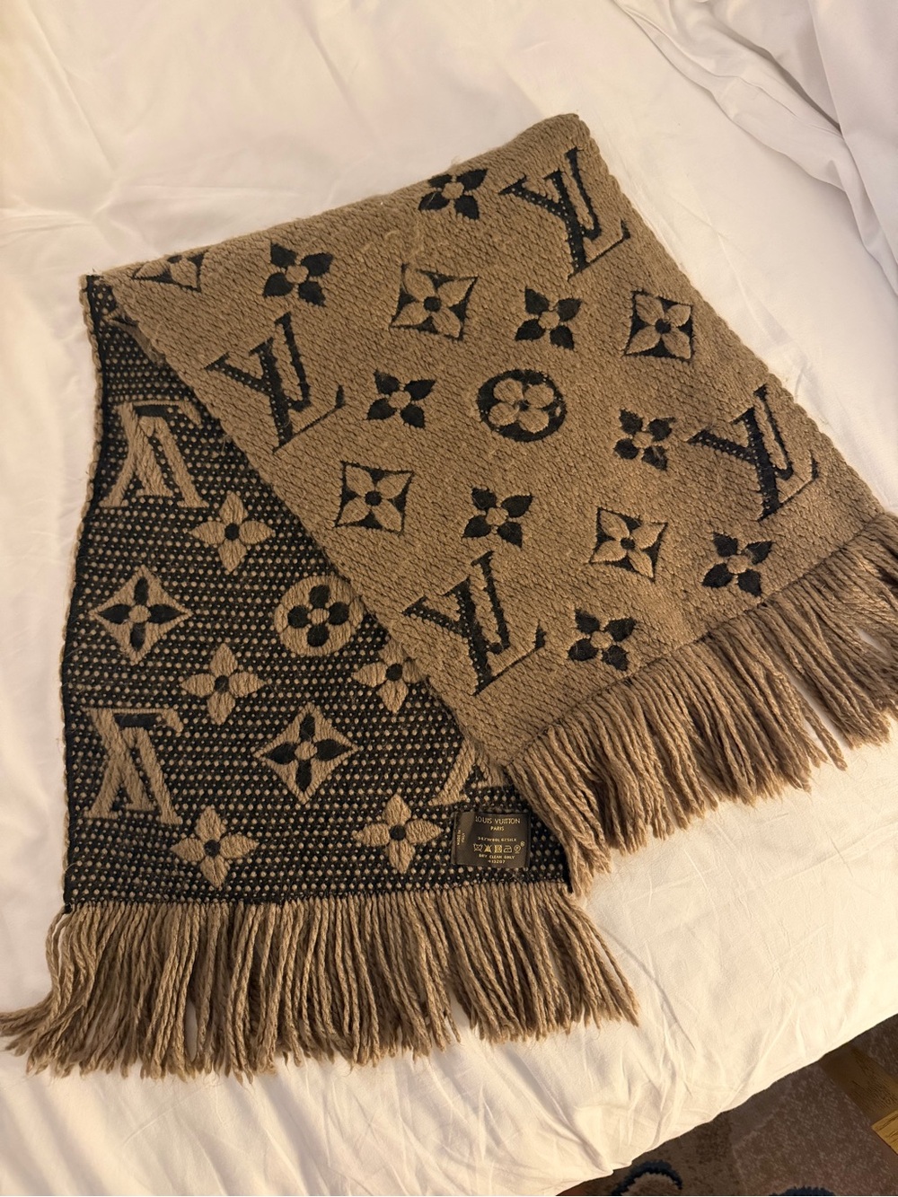 AUTHENTIC Louis Vuitton Esharp Logomania Scarf wool/silk